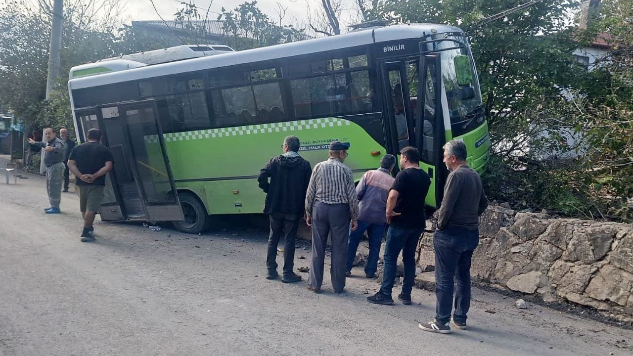 Halk otobüsü duvara çıktı: 10 yaralı