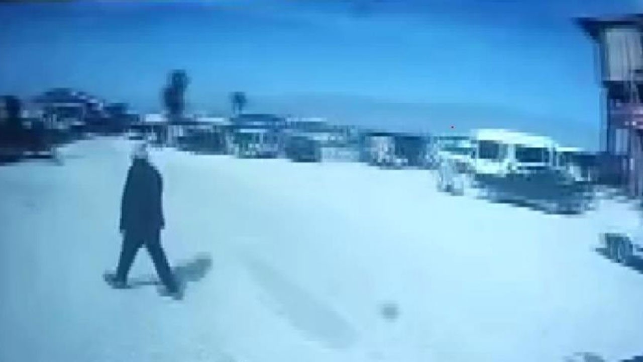 Halk otobüsü göz göre göre yaşlı adamı ezdi! O anlar kamerada