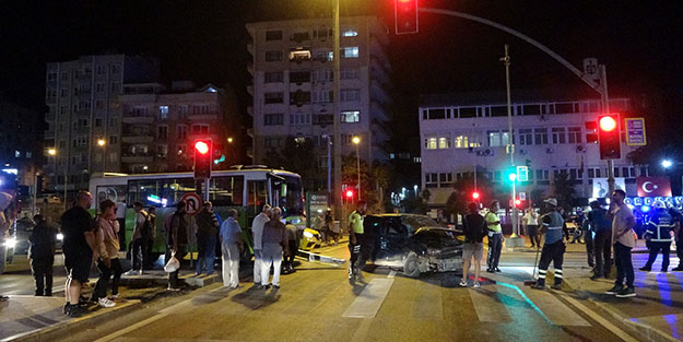 Halk otobüsü ile otomobil çarpıştı: 1 ağır yaralı