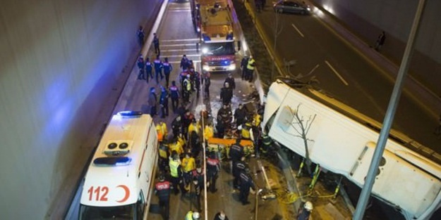 Halk otobüsü köprüden uçtu!