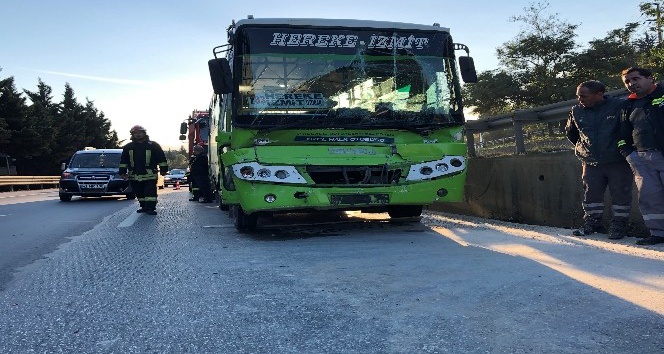 Halk otobüsü tankere çarptı: 3 kişi yaralandı
