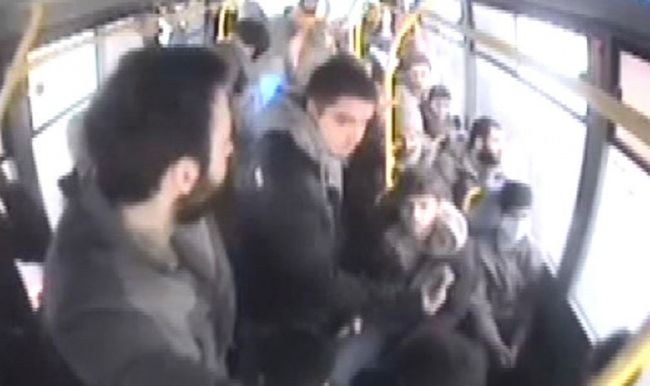 Halk otobüsünde görülmemiş dolandırıcılık!