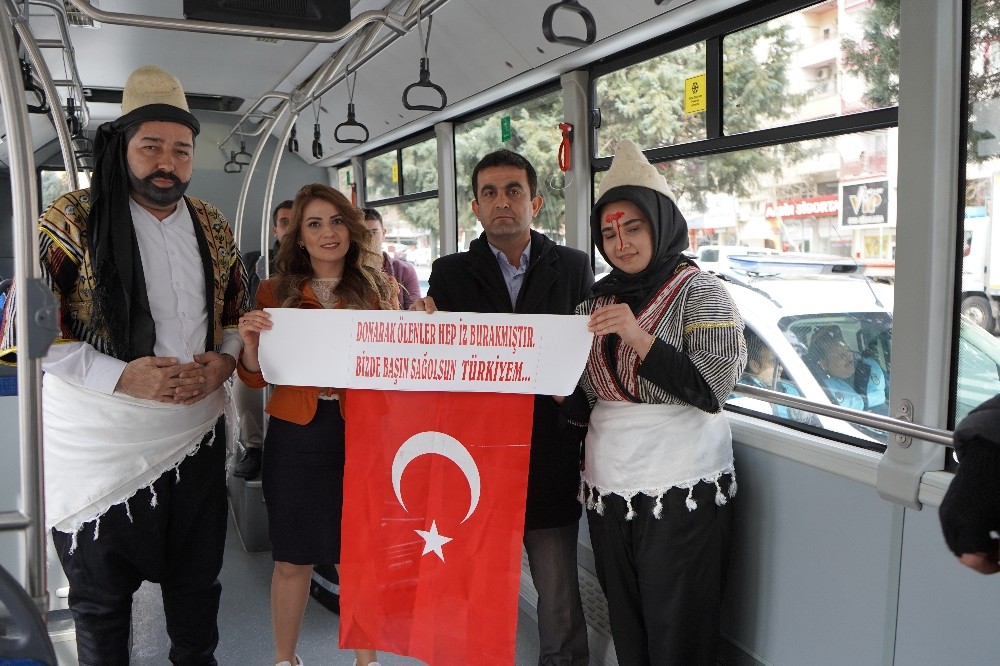 Halk otobüsünde yolculara 