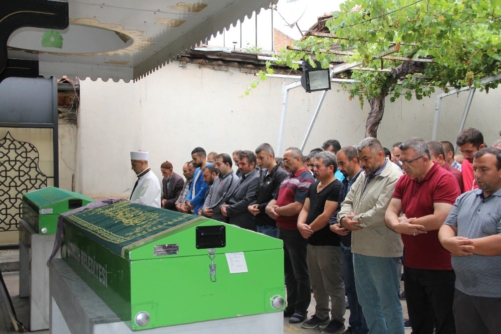 Halk otobüsünün çarptığı küçük çocuk hayatını kaybetti 