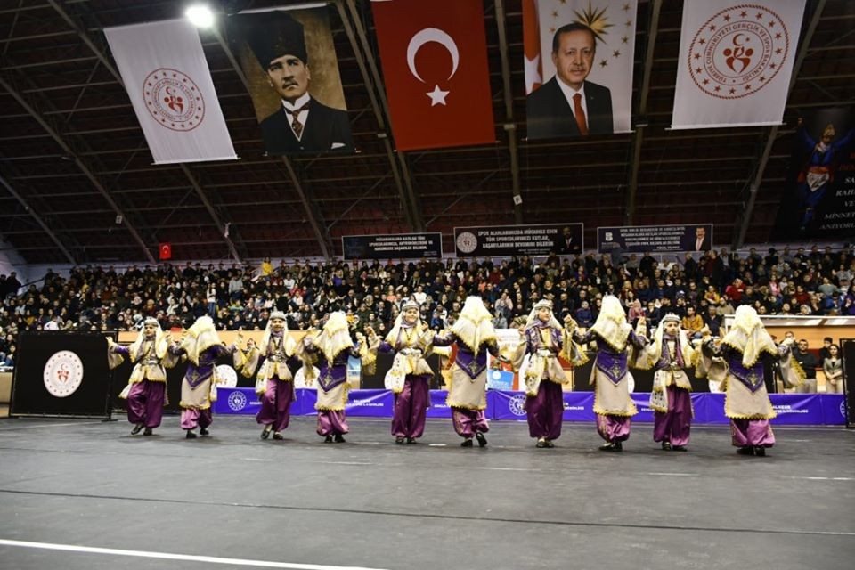 Halk oyunları Balıkesir il finali yapıldı 