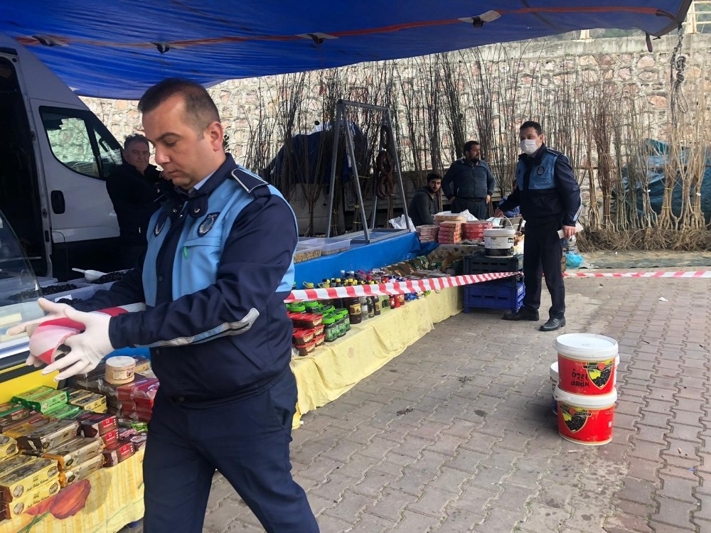 Halk pazarında 3 metre kuralı uygulaması başladı 