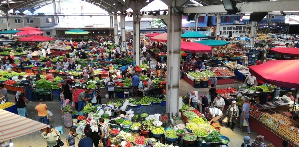 Halk pazarında fiyatlar cep yakıyor 