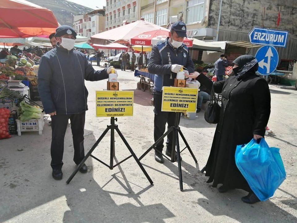 Halk Pazarında korona virüs önlemleri 