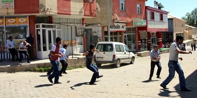 Bingöl'de halk PKK'lı kovaladı