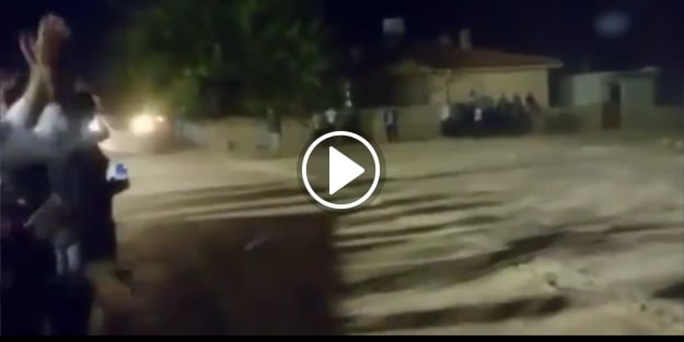 Halk, sınırın ötesine geçmeye hazırlanan tankları böyle alkışladı!
