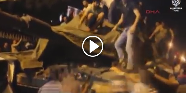 Vatandaş tankları bakın nasıl durdurmuş!