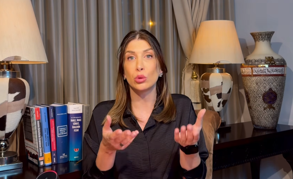 Halk TV’nin "Ayetli" Takiyesi Elinde Patladı! Tamar Tanrıyar’dan Fondaş Medyaya Tarihi Ayar: Konu Akit Gazetesi