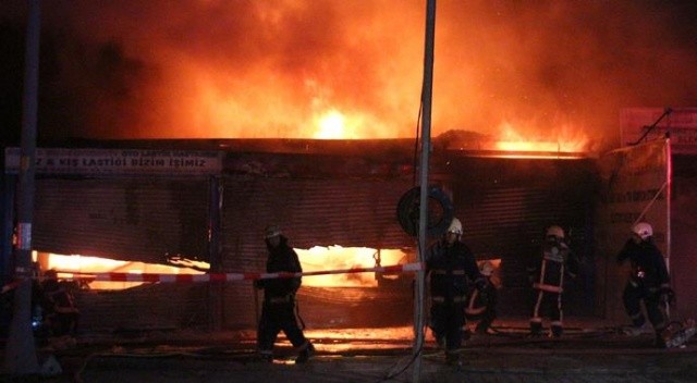 Halkalı'da korkutan yangın!