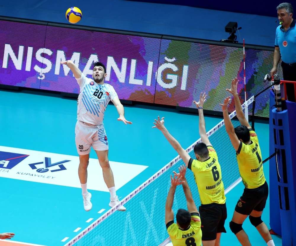 Halkbank final grubunda 