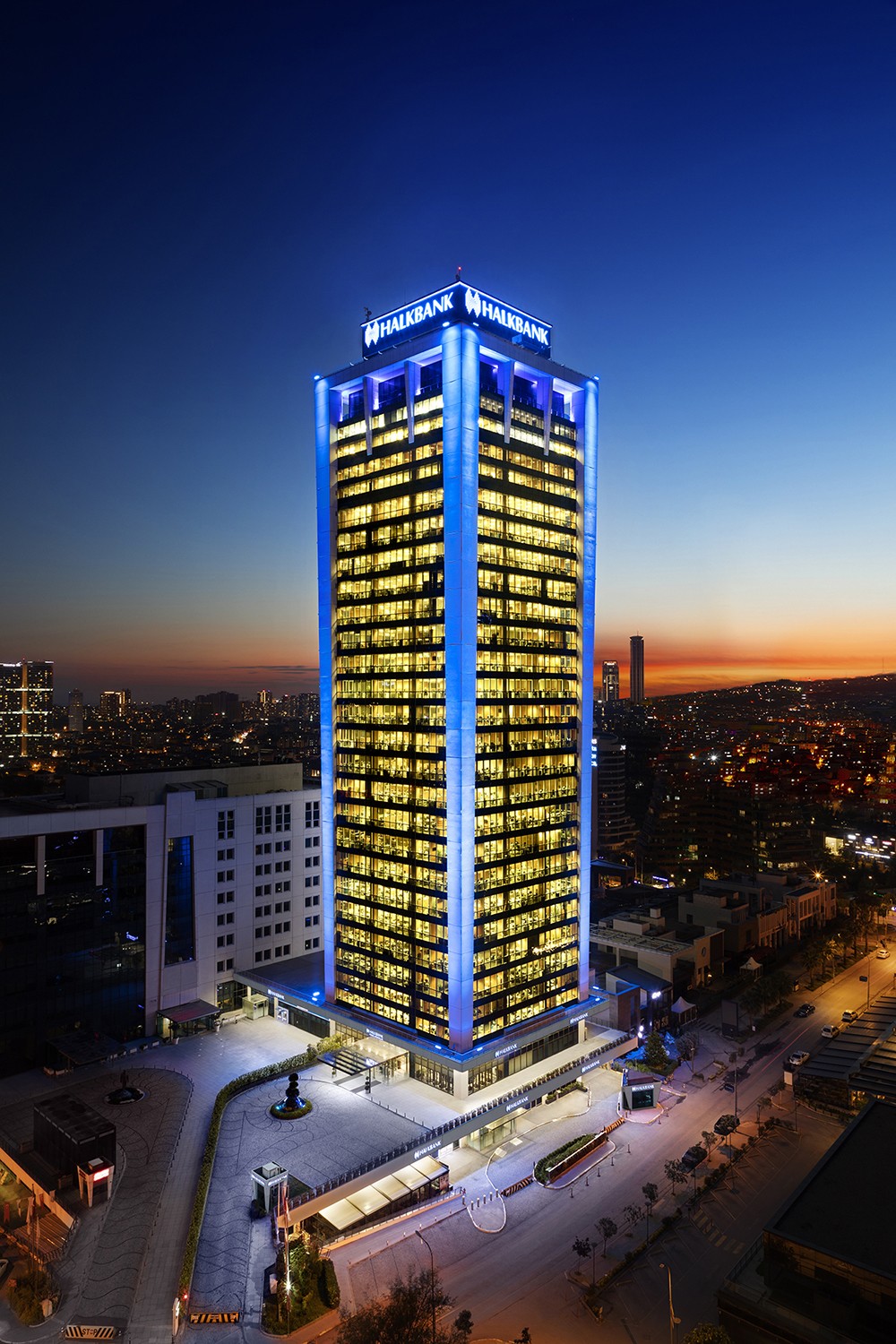 Halkbank genç girişimcilerin yanında! 50 saniyede girişim fikrini anlat büyük ödüle ulaş!