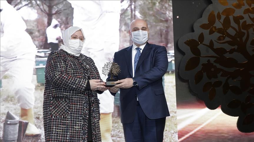 Halkbank, ‘Topluma Değer Katan Marka’ ödülü aldı