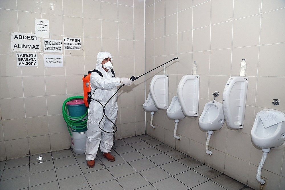 Halkın yoğun kullandığı alanlar dezenfekte ediliyor 