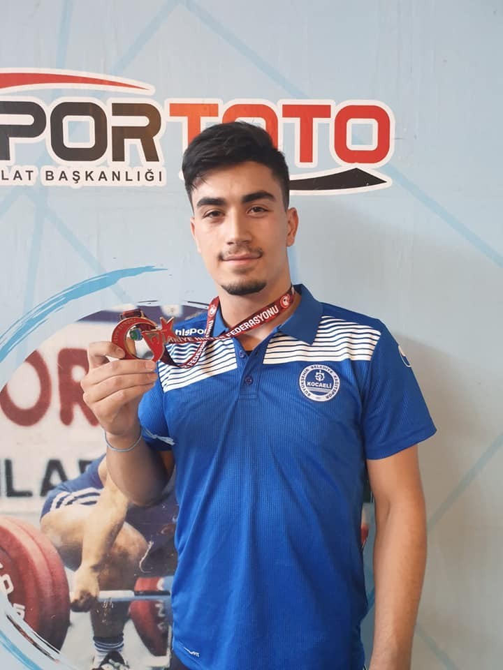 Halterciler umut veriyor 
