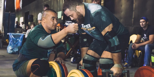 Haltercilere müsabakalardan önce koklattıkları şey ne? Performanslarını etkiliyor!