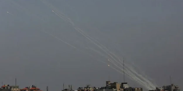 Hamas 6 hava üssünü hedef aldı