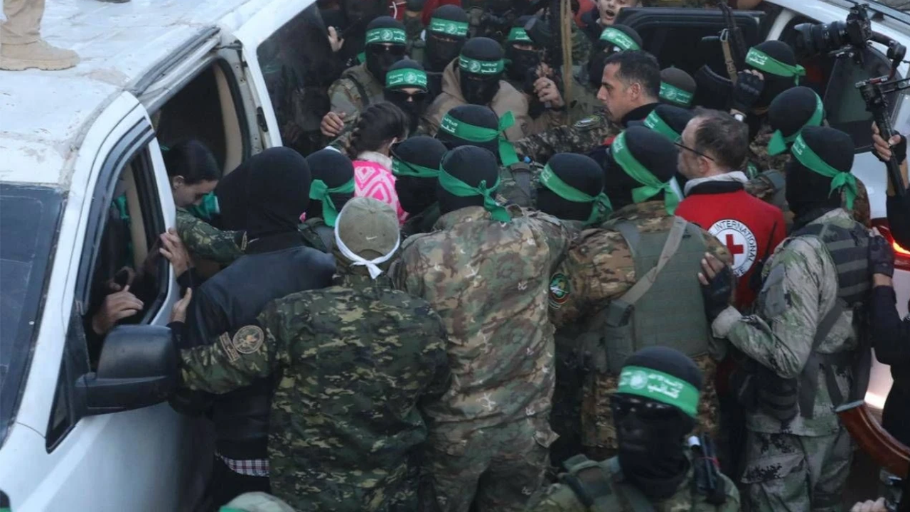 Hamas: Filistinli esirler bırakılmadan İsrail'le görüşülmeyecek!