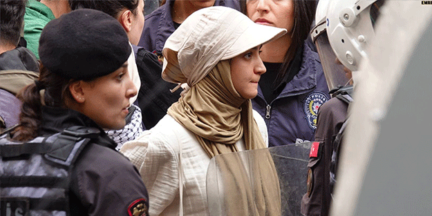 "Hamas terör örgütüdür" diyen sizi destekliyorsa, oturup düşünün!