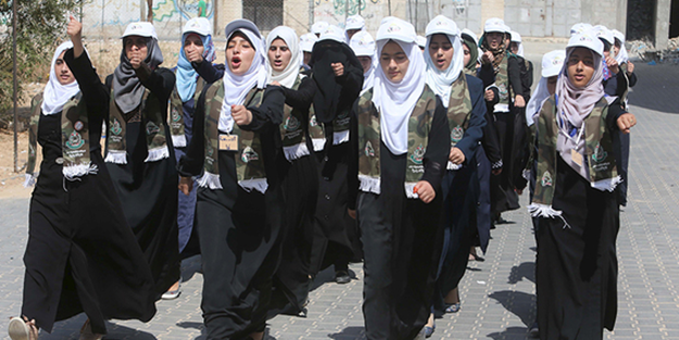 Hamas’tan kızlar için ilk askeri eğitim kampı