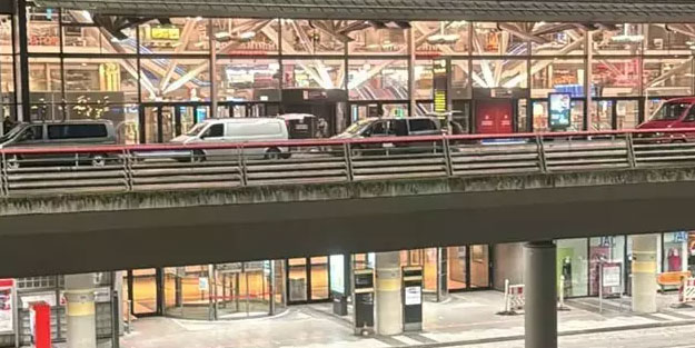 Hamburg Havalimanı'nda panik! Uçuşlar ertelendi