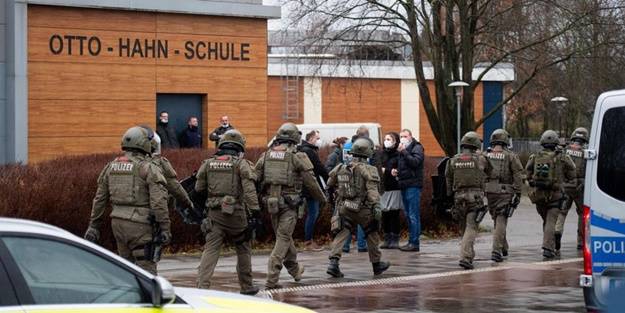 Hamburg'ta okula operasyon! Güvenlik güçleri kırmızı alarma geçti