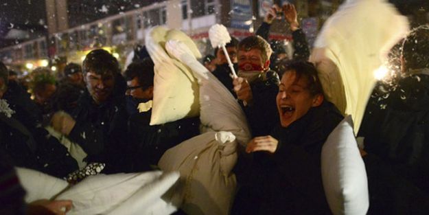 Hamburg’ta direnişin sembolü: Tuvalet fırçası