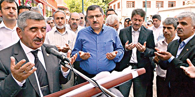 ‘Hamdolsun darbecilerin apoletleri söküldü’