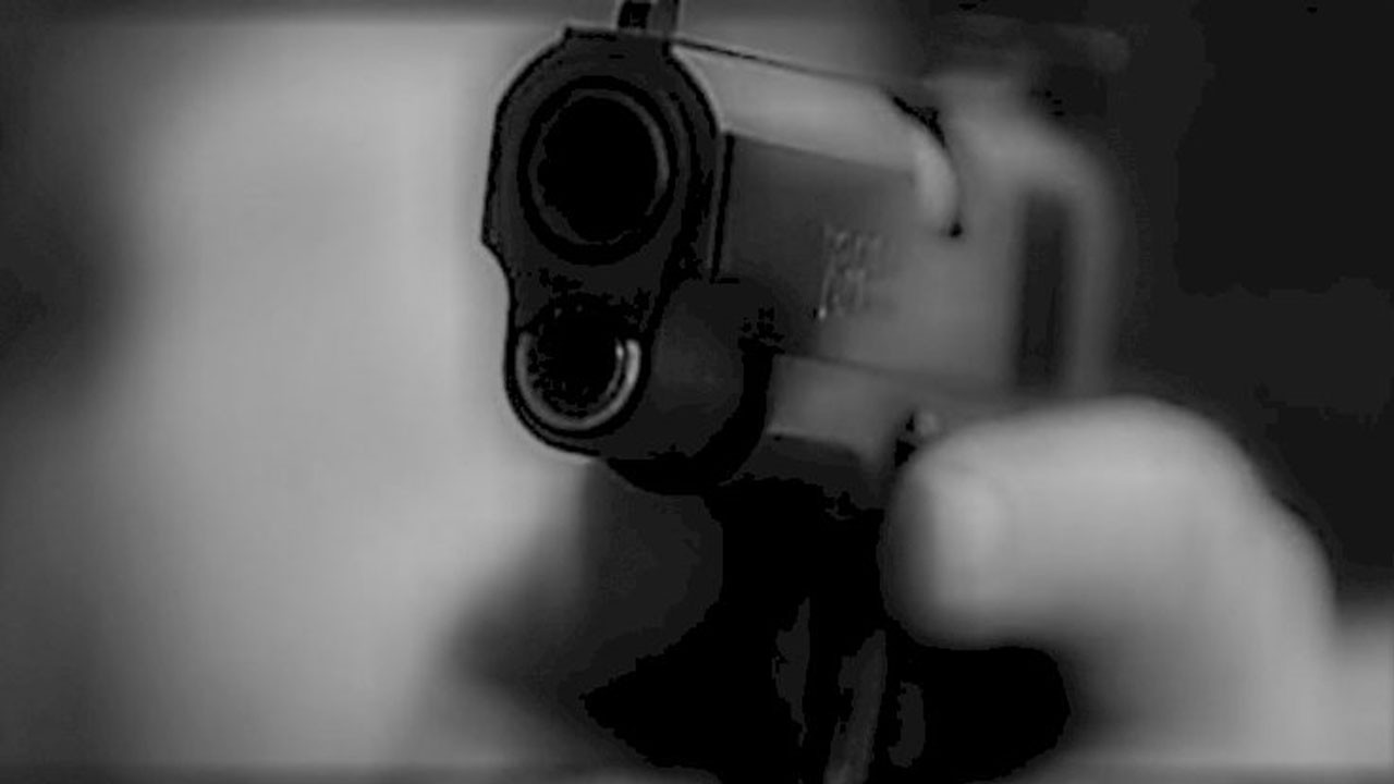 Hamile eşini başından vurarak katletti