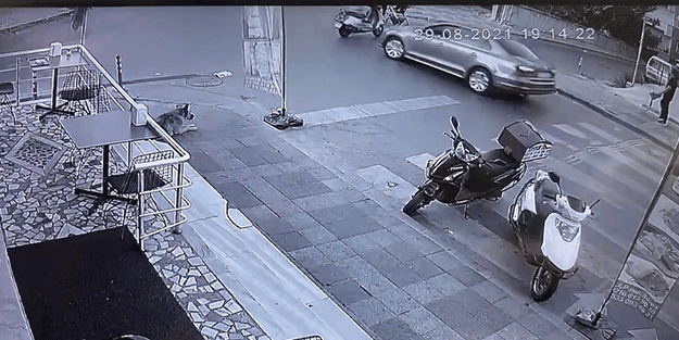 Hamile kadına kaza şoku! Motosiklet bebek arabasına çarptı