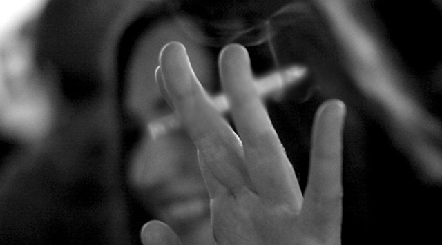 Hamile kadınlara sigarayı bırakmaları koşuluyla 10 bin lira verilecek