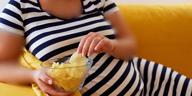 Hamilelik döneminde cips tüketmek bebeği nasıl etkiler?