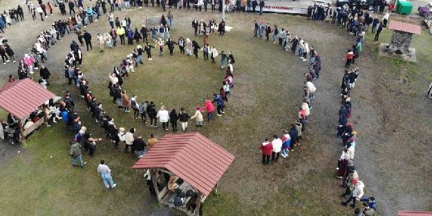 Hamsi Festivali'nde 3 bin kişiye 2 ton hamsi dağıtıldı