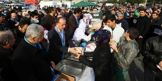  “Hamsi ile doydular, horonla coştular’’