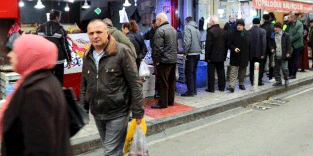 Hamsinin fiyatını duyan balıkçıya koştu