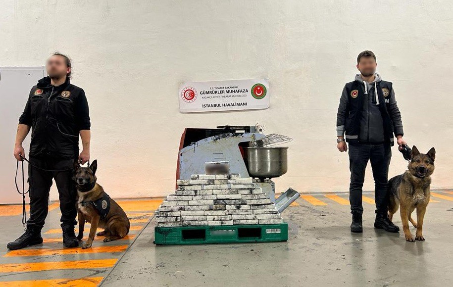 Hamur karma makinesinden 42 kilogram kokain çıktı!
