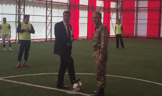 Hamur'da halı saha futbol turnuvası