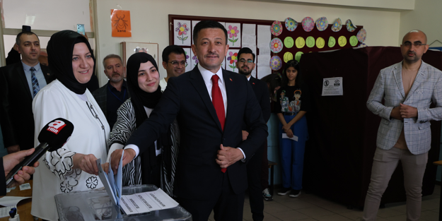 Hamza Dağ, oy kullandığı sandıktan birinci çıktı