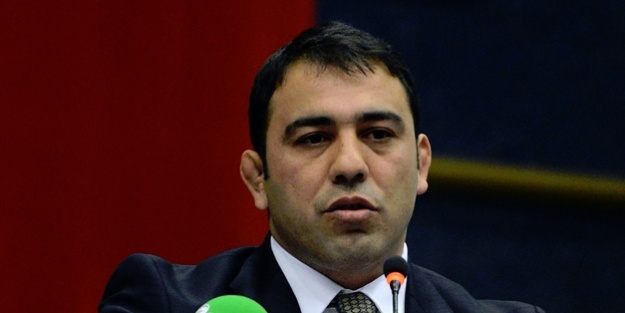 Hamza Yerlikaya, badmintoncularla antrenman yaptı