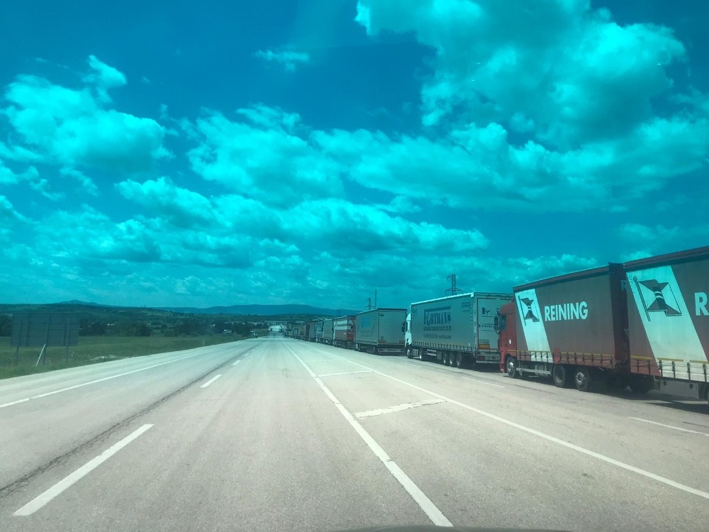 Hamzabeyli Sınır Kapısı’nda 2 kilometre tır kuyruğu 