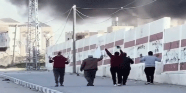 Han Yunus'ta beyaz bayrak sallayan sivillere saldırı anı kamerada!