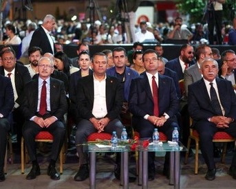 "Hançerciler"e bak sen! Kılıçdaroğlu’na bir sehpayı bile çok gördüler