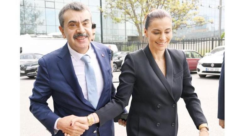 Hande Fırat açık açık sordu! Bakan Yusuf Tekin "Siz cemaatçi misiniz?" sorusuna bakın ne cevap verdi