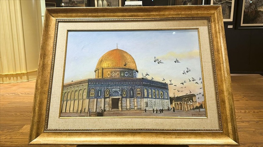 "Haneden Dökülenler" sergisi Taksim'de açıldı