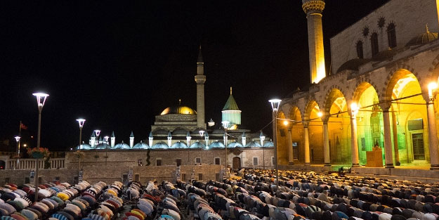 Hangi camilerde hatimle teravih kılınıyor? Hatimle teravih namazı kılınan camiler hangileri?