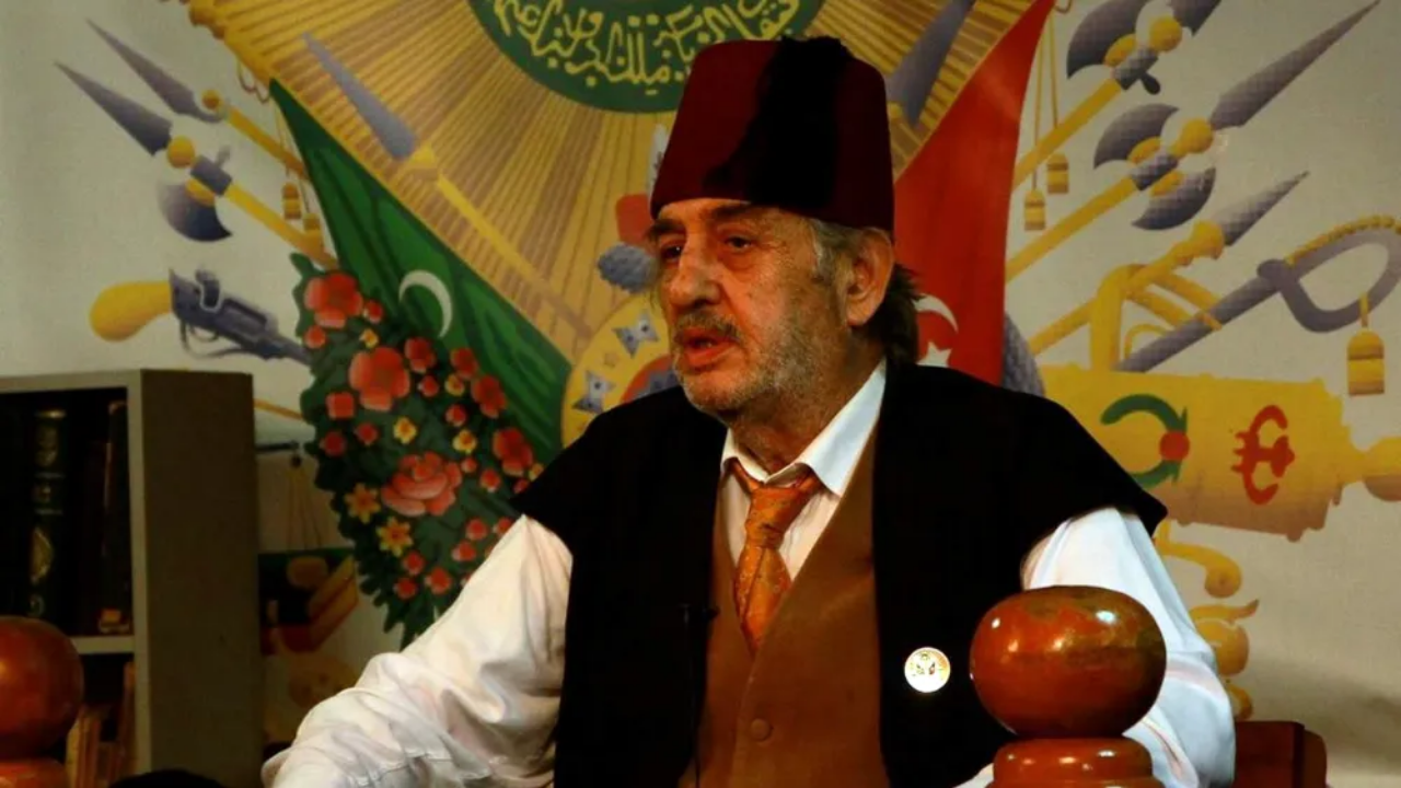 Hangi okul olduğu merak ediliyor! Lisede Üstad Kadir Mısıroğlu’na ‘hain’ suçlaması!