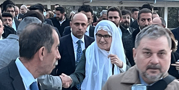 Hangisi gerçek Meral? Darbeciye çelenk gönderen mi, mevlidde başını örten mi?